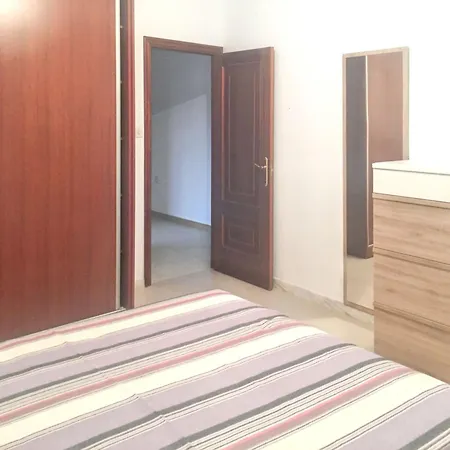 Comfortable In With Balcony Appartamento